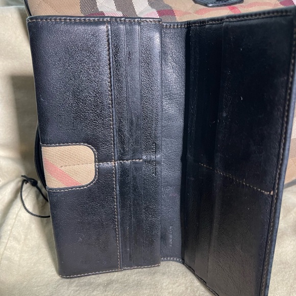 Burberry pocketbook and wallet - Picture 2 of 4